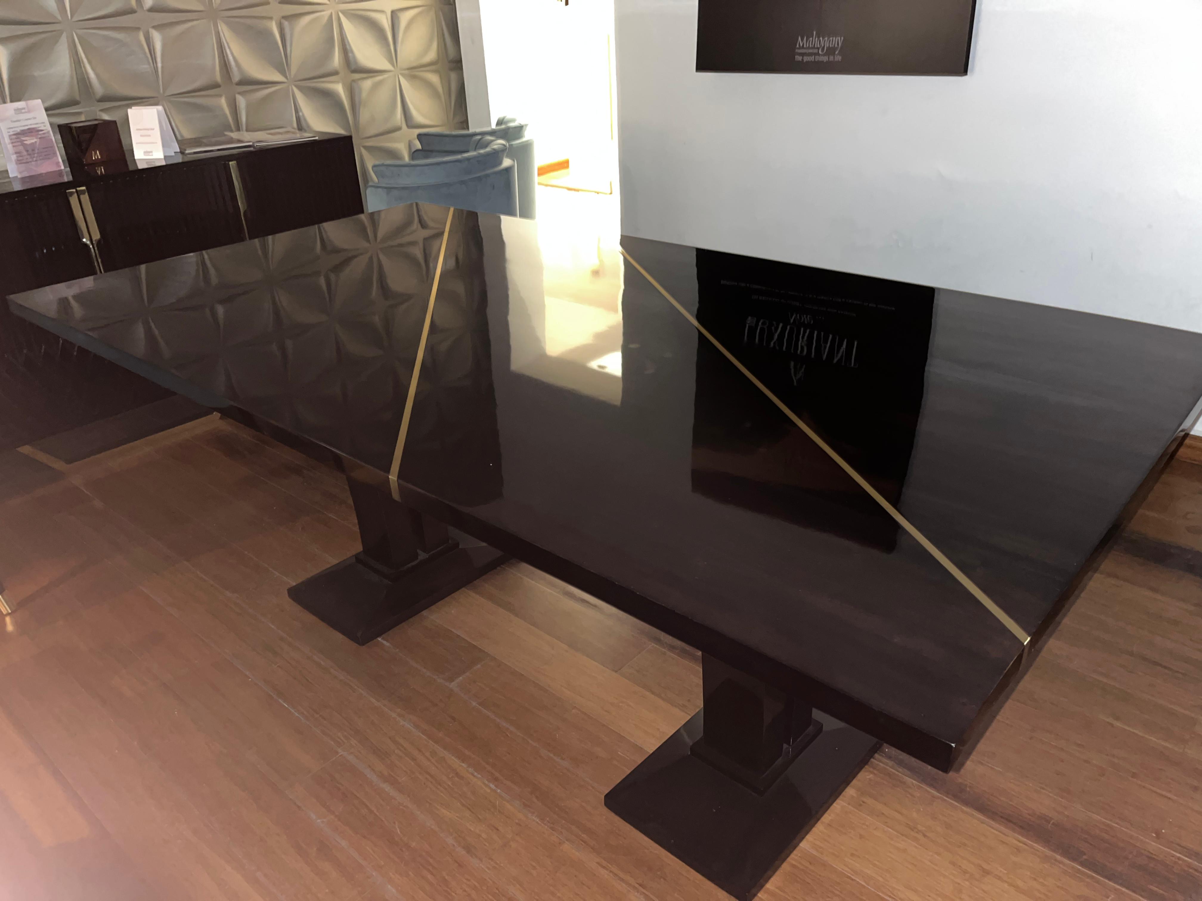 Amsterdam Dining Table